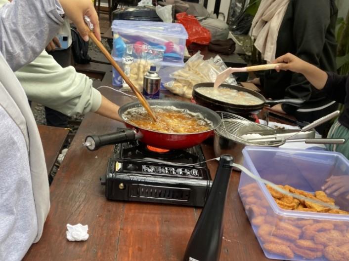 Contoh dokumentasi kegiatan open kitchen dengan food surplus dari perusahaan frozen food Boyolali