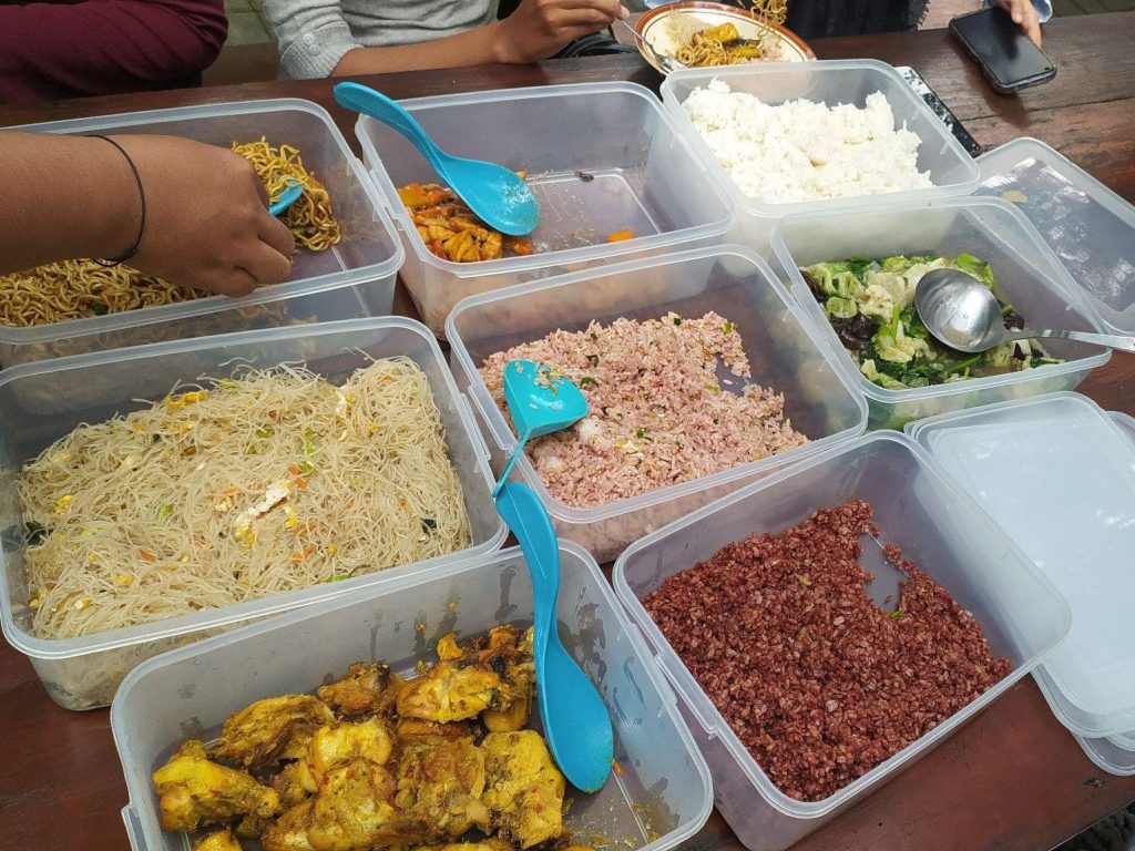 Surplus Foods dari Artotel Jakal Yogyakarta yang Didistribusikan kepada Mahasiswa