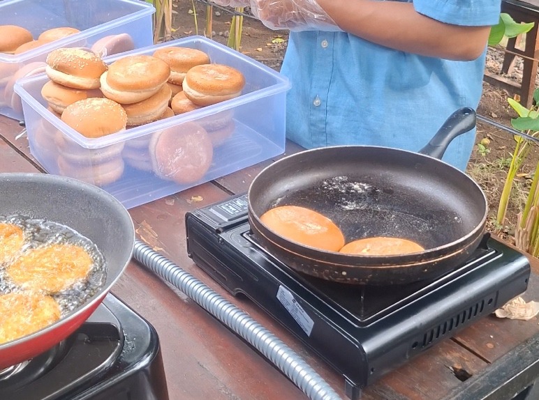 Open kitchen Berbagi Bites Jogja (BBJ)